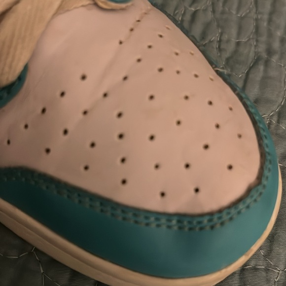 Girls Air Jordan Nikes - Picture 10 of 11